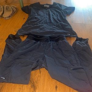 Size small greys anatomy scrub set